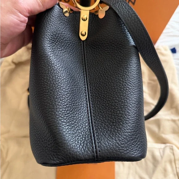 Louis Vuitton Black Leather Shoulder Bag with Gold Accents - Picture 6 of 7